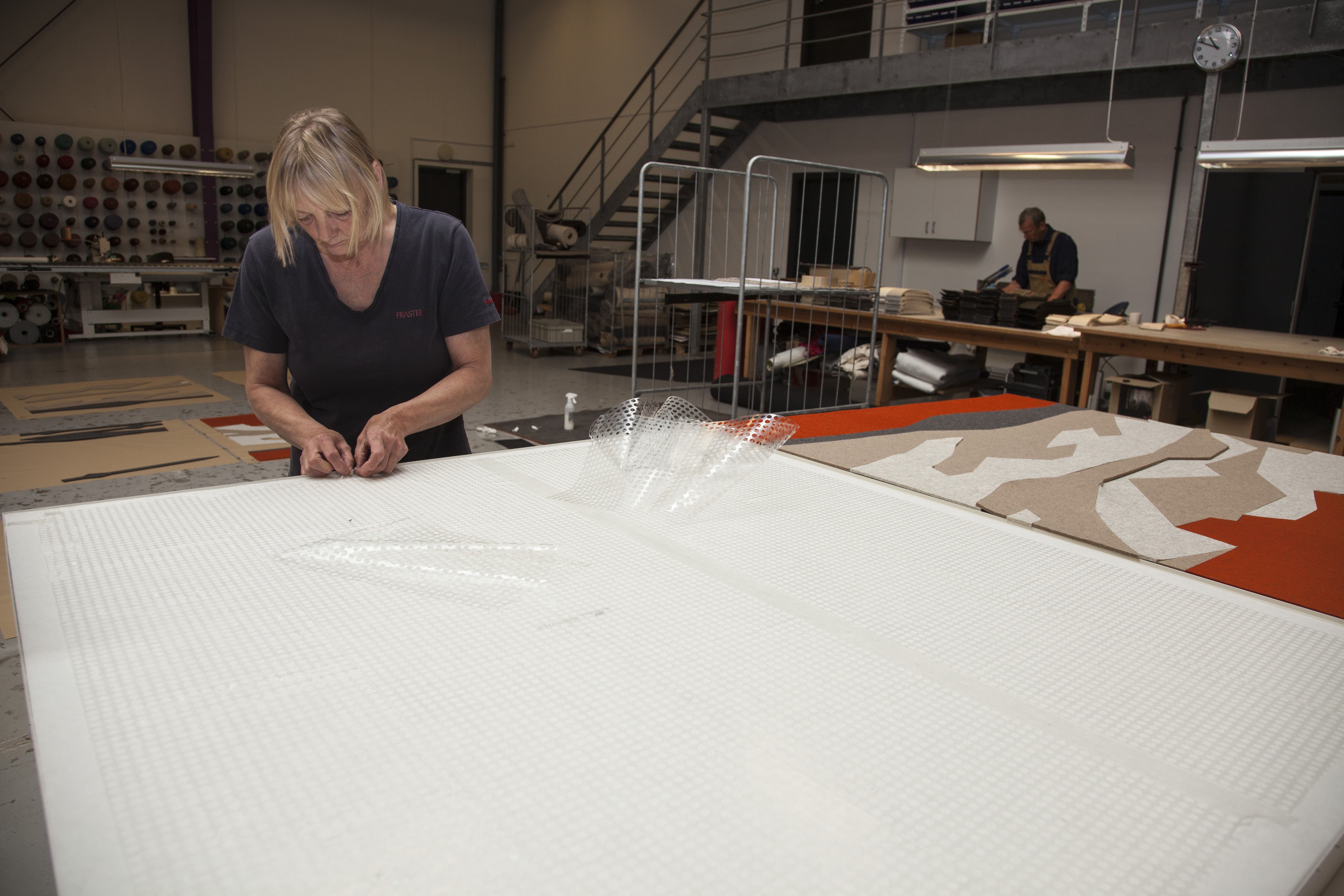 Produktion af Twister akustikmoduler i filt